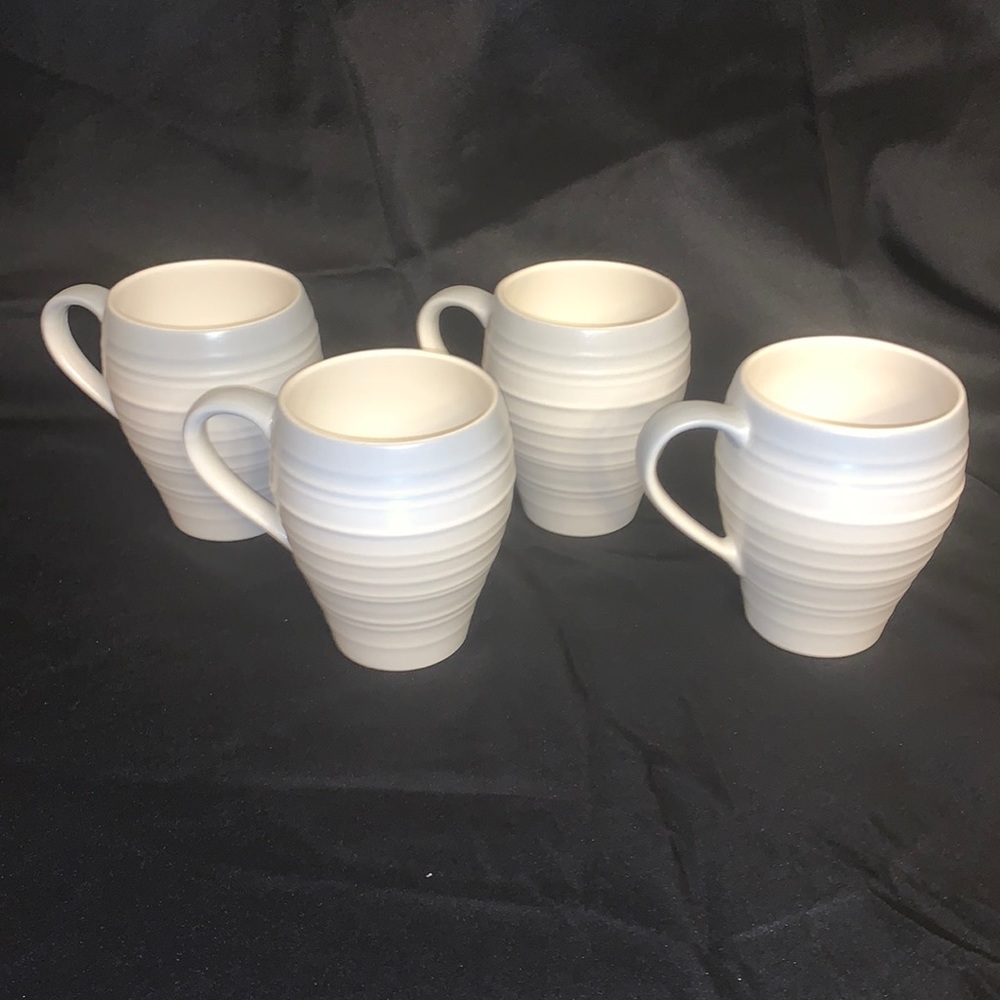 Beautiful set of 4 MIKASA 16oz “Swirl Ombre Grey” stoneware mugs